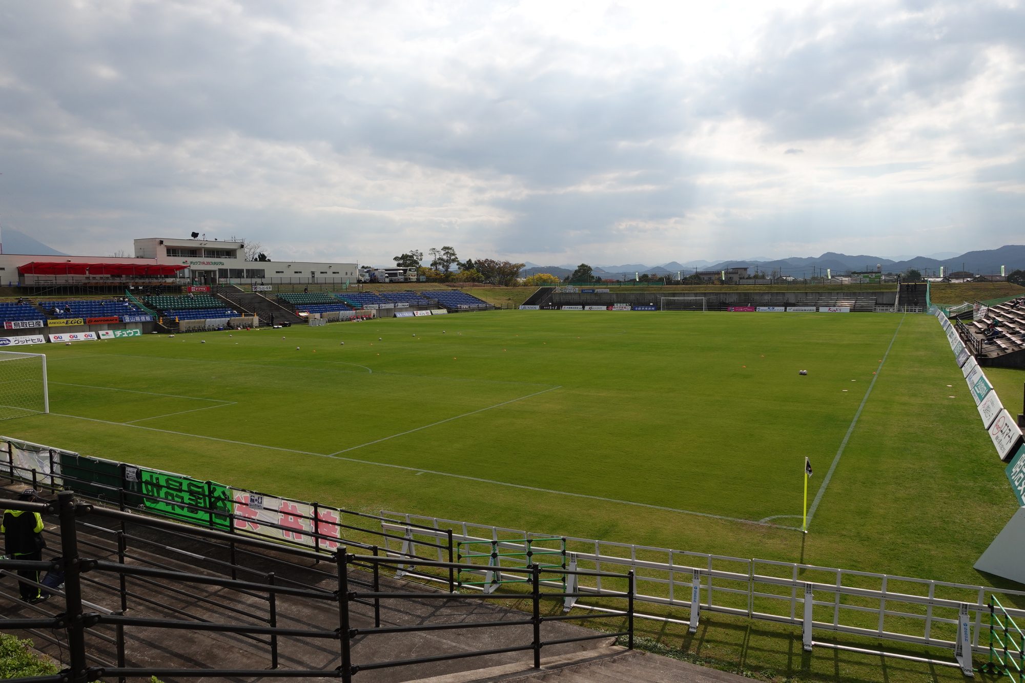 オールガイナーレYAJINスタジアム さかとり