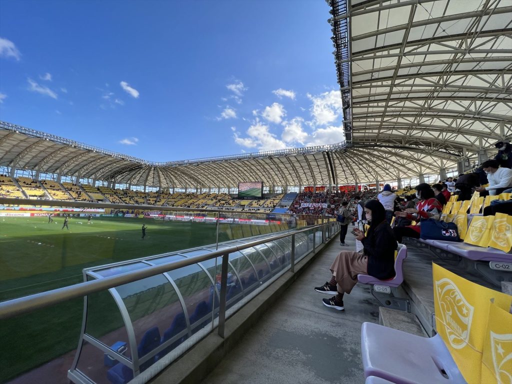 ユアテックスタジアム仙台のメインスタンド最前列