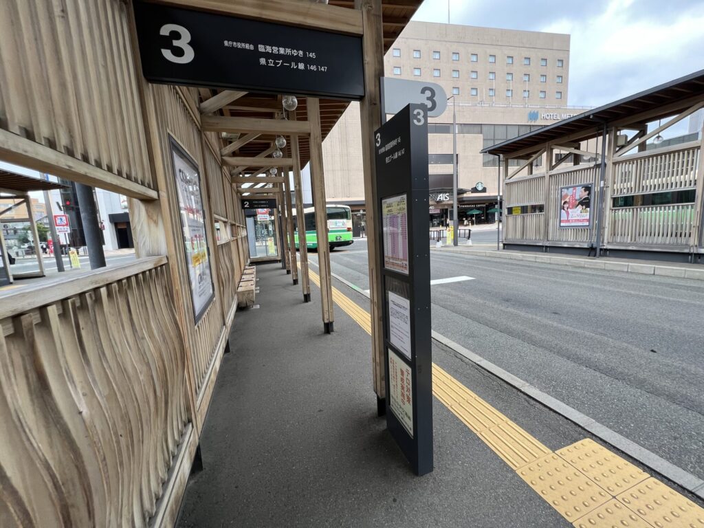 秋田駅西口3番バスのりば