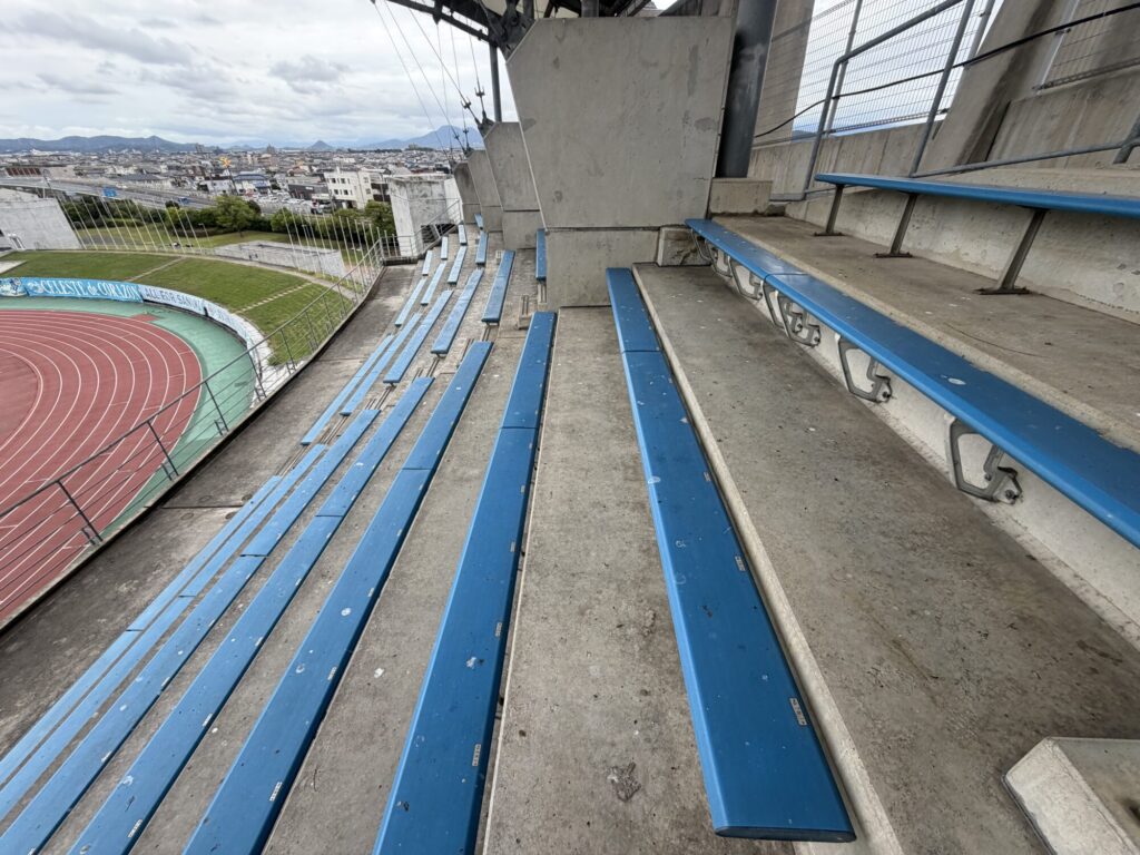 丸亀競技場メインスタンド上層スタンドの座席