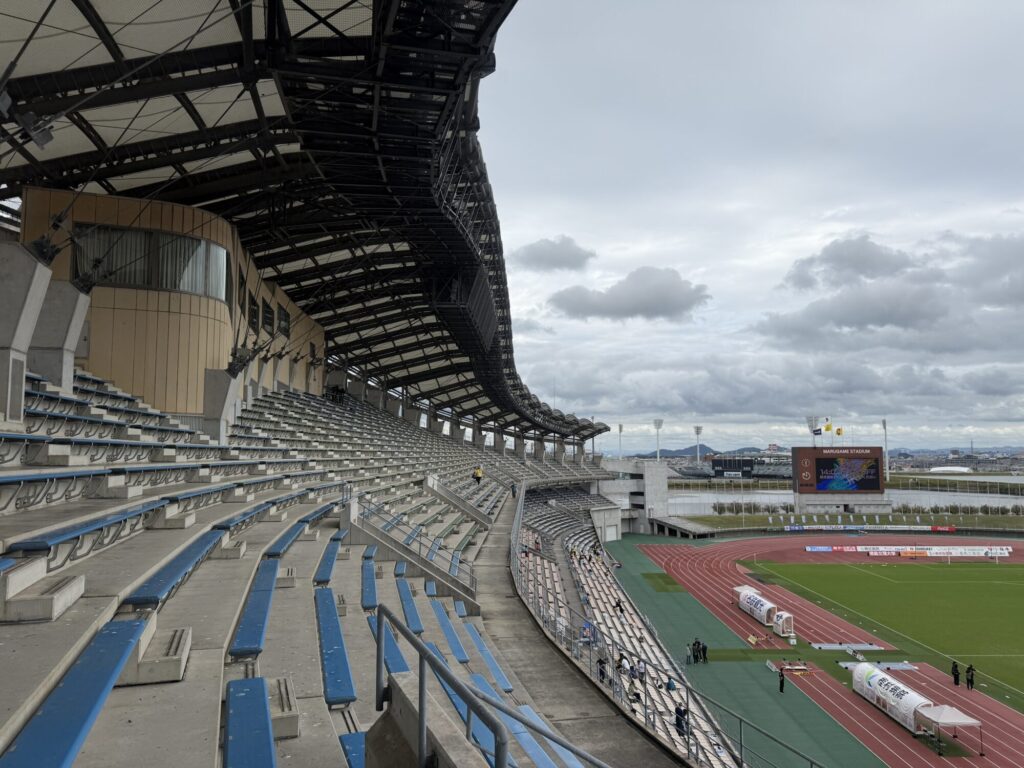 丸亀競技場のメインスタンド