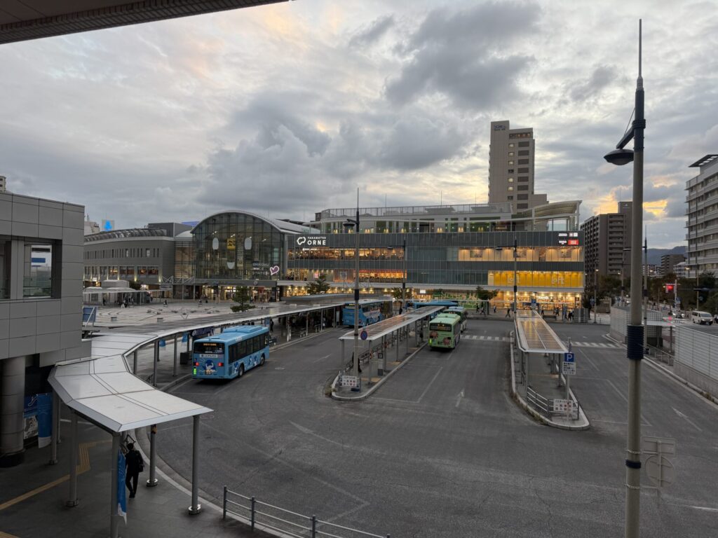 高松駅前バスロータリー