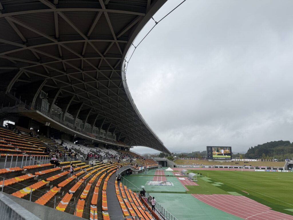 クロキリスタジアム(山之口陸上競技場)