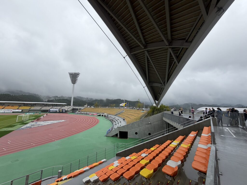 クロキリスタジアム(山之口陸上競技場)