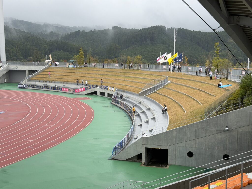 クロキリスタジアム(山之口陸上競技場)