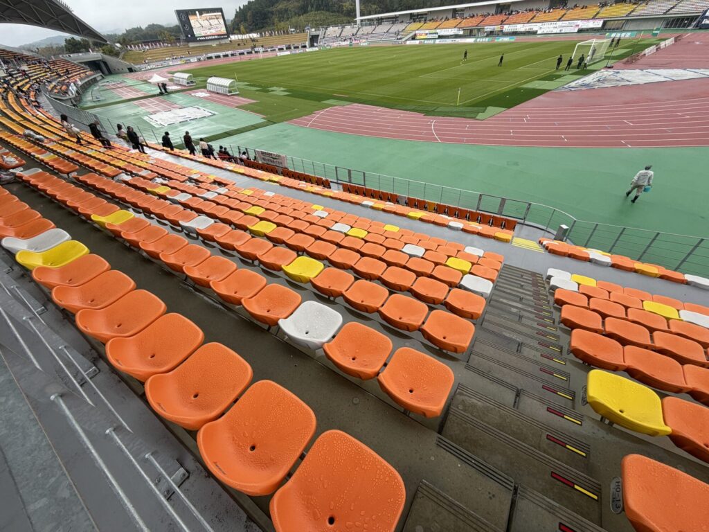 クロキリスタジアム(山之口陸上競技場)