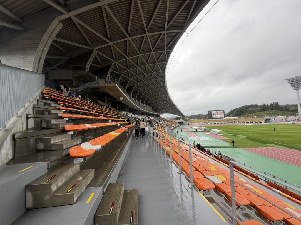 クロキリスタジアム(山之口陸上競技場)