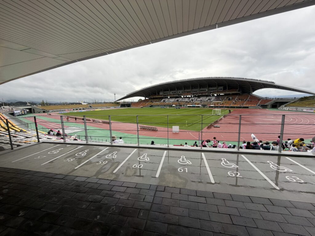 クロキリスタジアム(山之口陸上競技場)