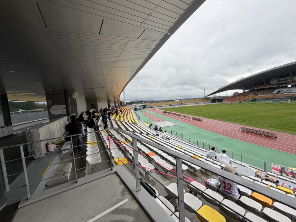クロキリスタジアム(山之口陸上競技場)