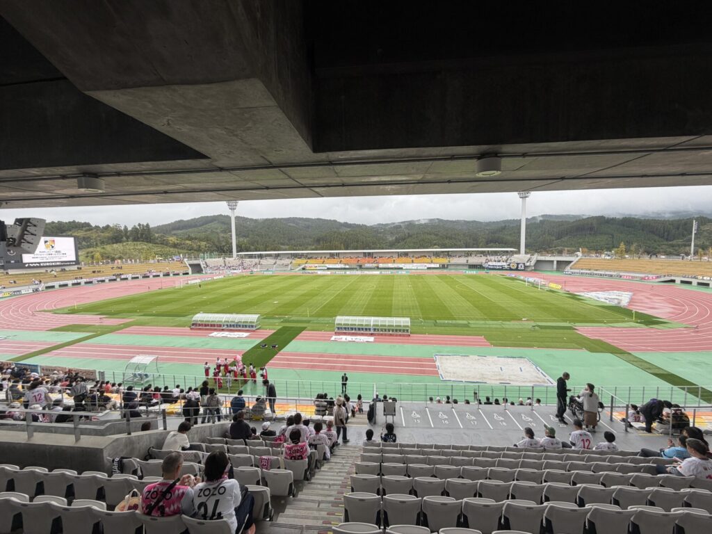 クロキリスタジアム(山之口陸上競技場)