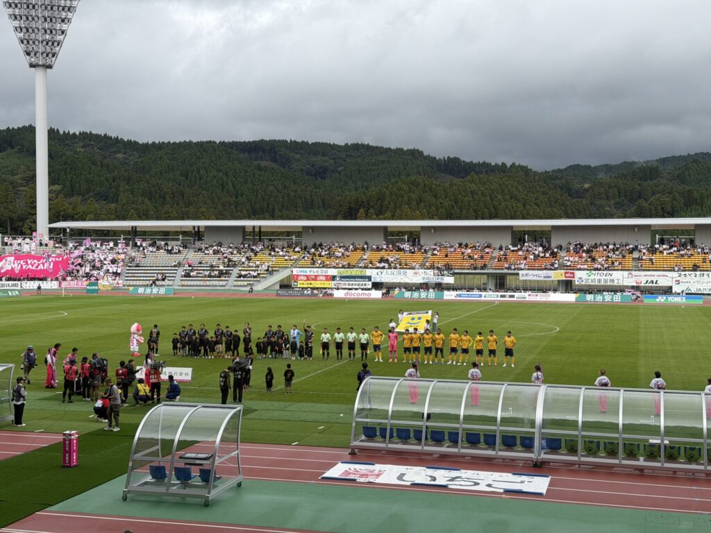クロキリスタジアム(山之口陸上競技場)メインスタンドから