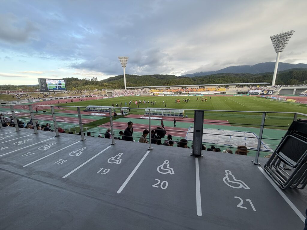 クロキリスタジアム(山之口陸上競技場)