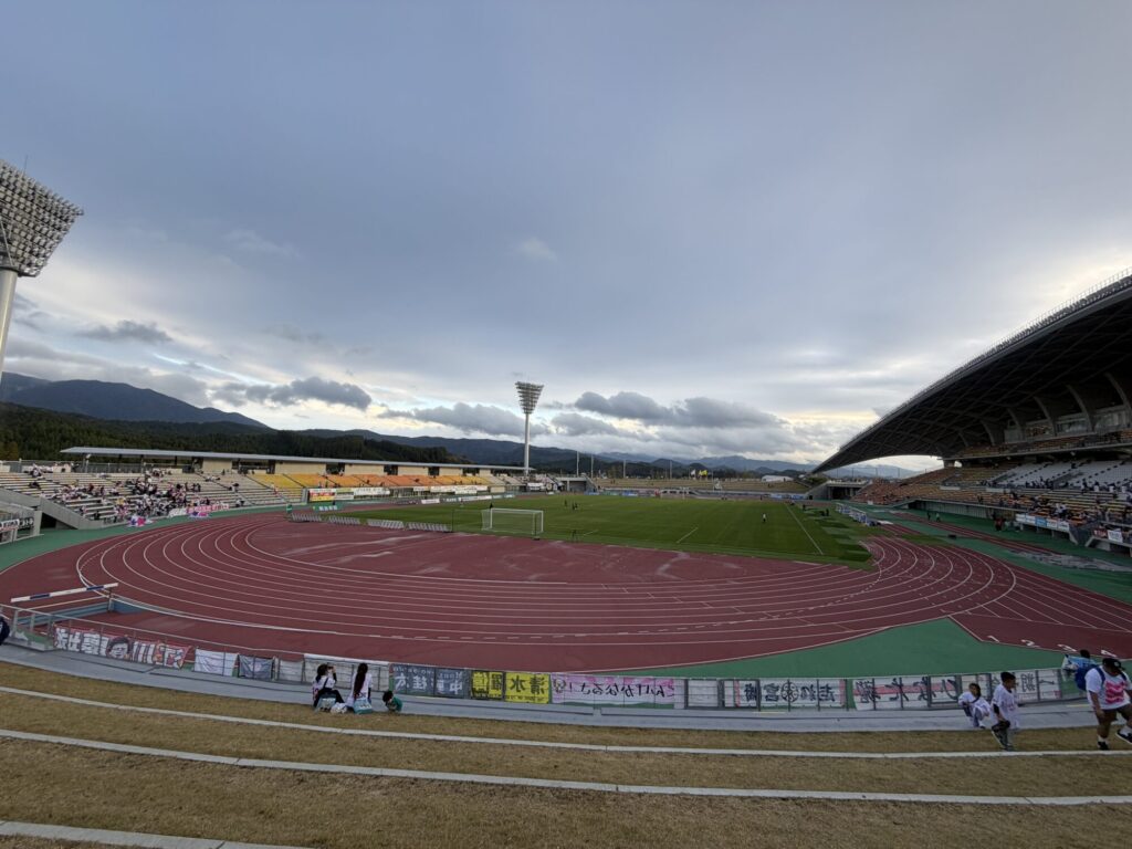 クロキリスタジアム(山之口陸上競技場)
