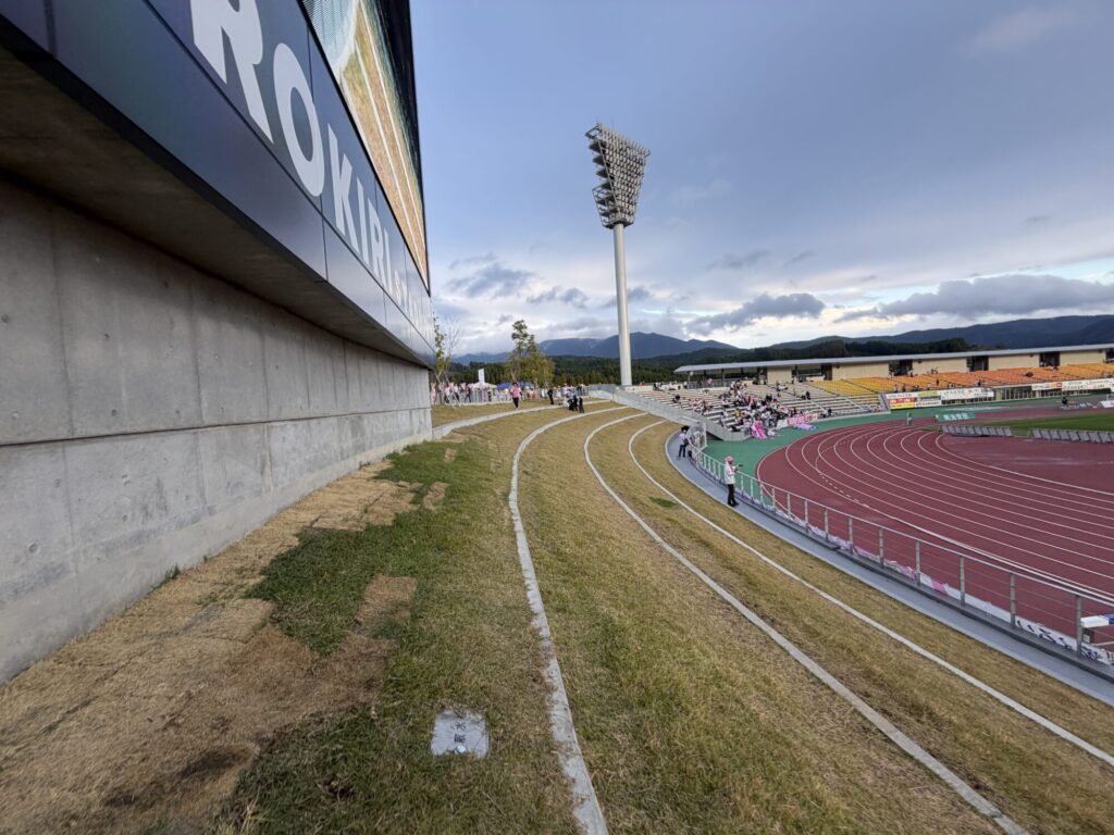 クロキリスタジアム(山之口陸上競技場)
