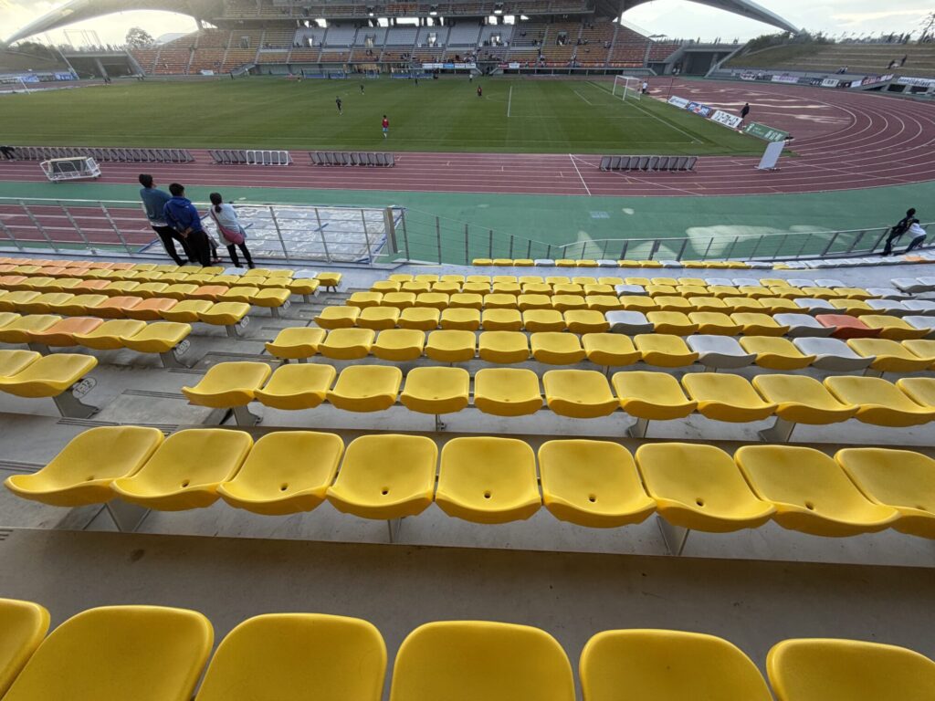 クロキリスタジアム(山之口陸上競技場)