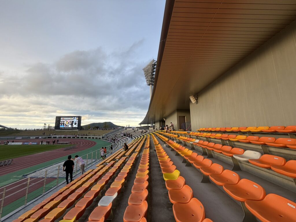 クロキリスタジアム(山之口陸上競技場)