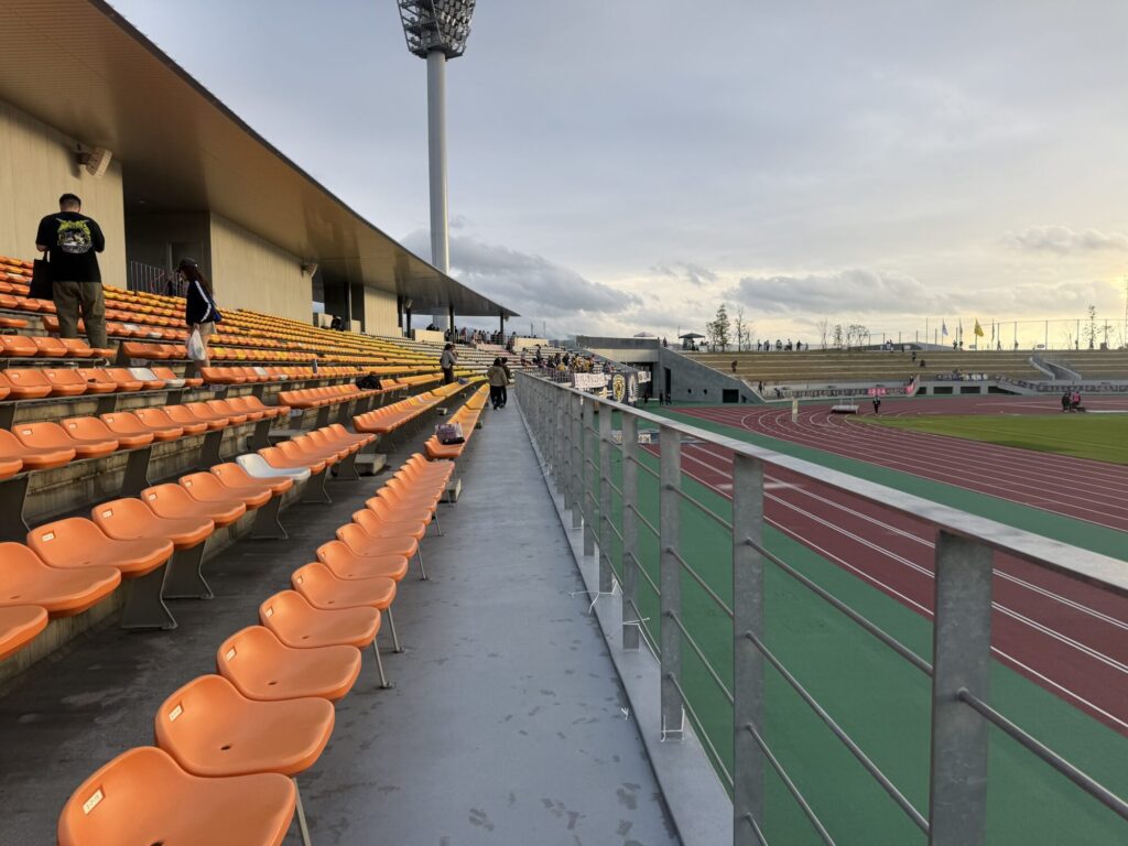 クロキリスタジアム(山之口陸上競技場)