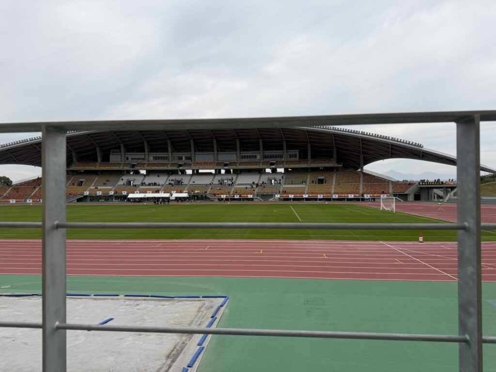 クロキリスタジアム(山之口陸上競技場)