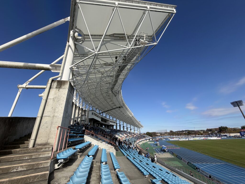 ケーズデンキスタジアム水戸(水戸市立競技場)メインスタンドの屋根